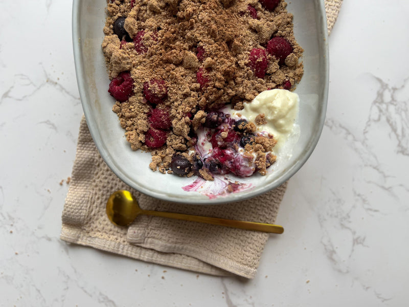 Einfacher & gesunder Beeren-Crumble